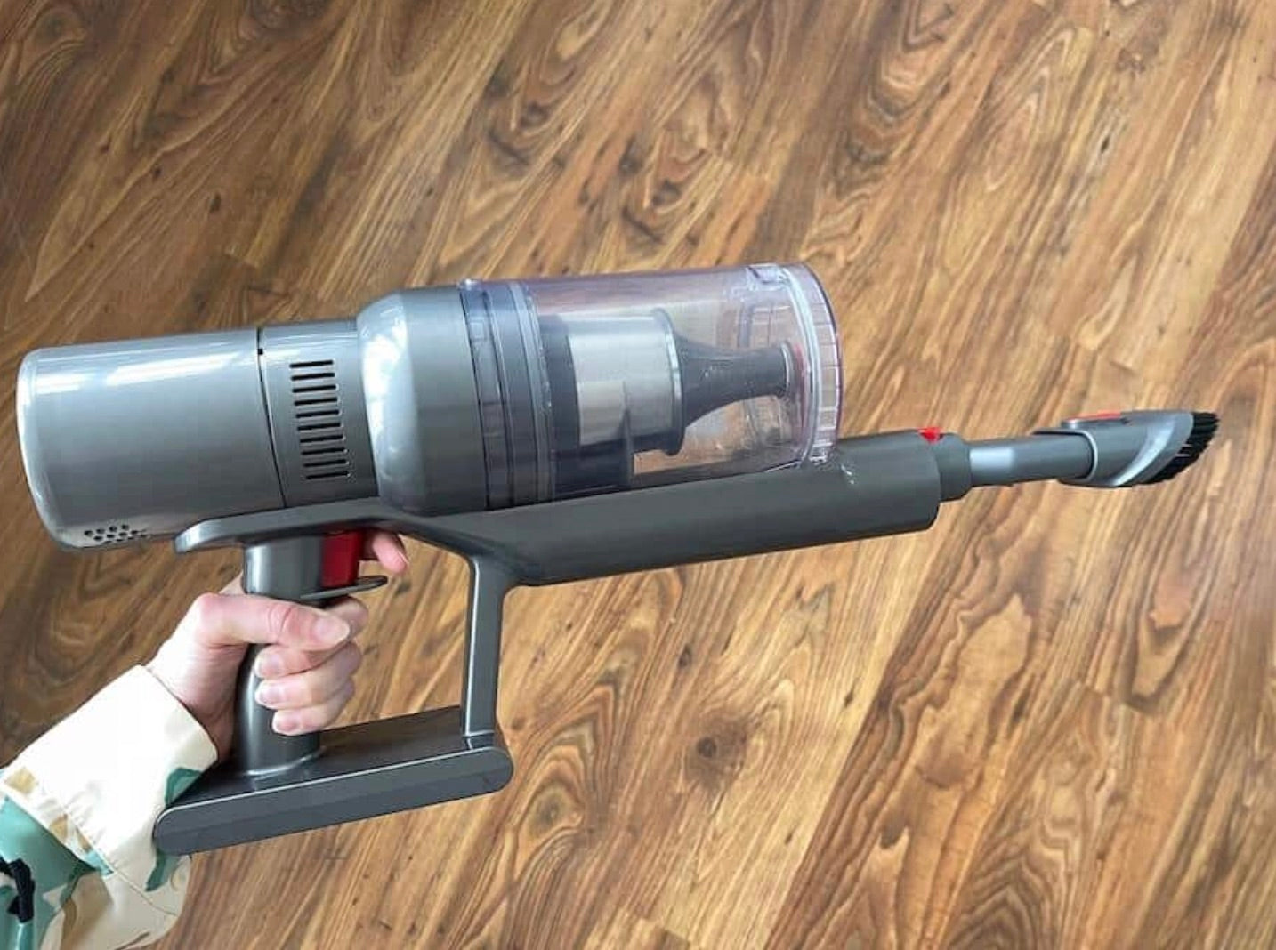 Handhållen skaftdammsugare Liectroux i10 med munstycke för detaljerad rengöring av möbler, lister och trånga utrymmen